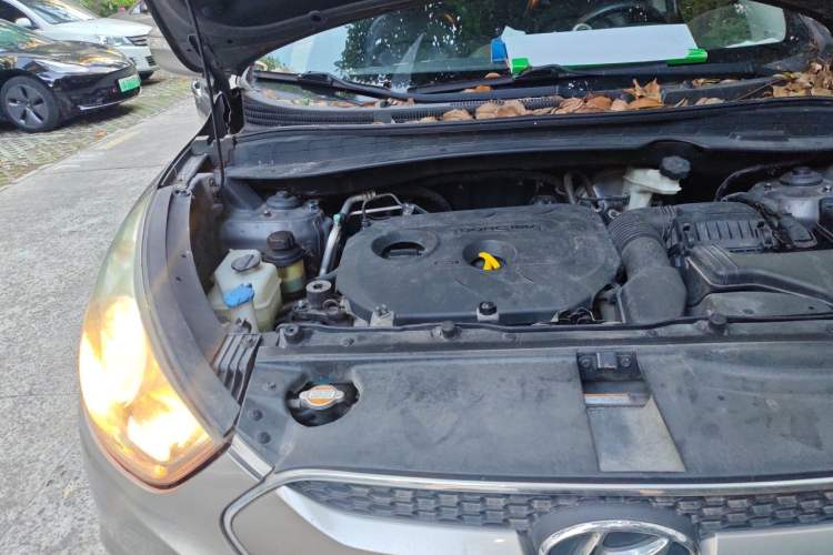 Used Hyundai ix35 2012 2.0L Automatic Two-Wheel Drive Elite Edition GLS Engine Bay Right