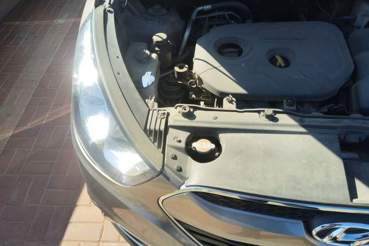 Used Hyundai ix35 2012 2.0L Automatic Two-Wheel Drive New Edition GL Engine Bay Right