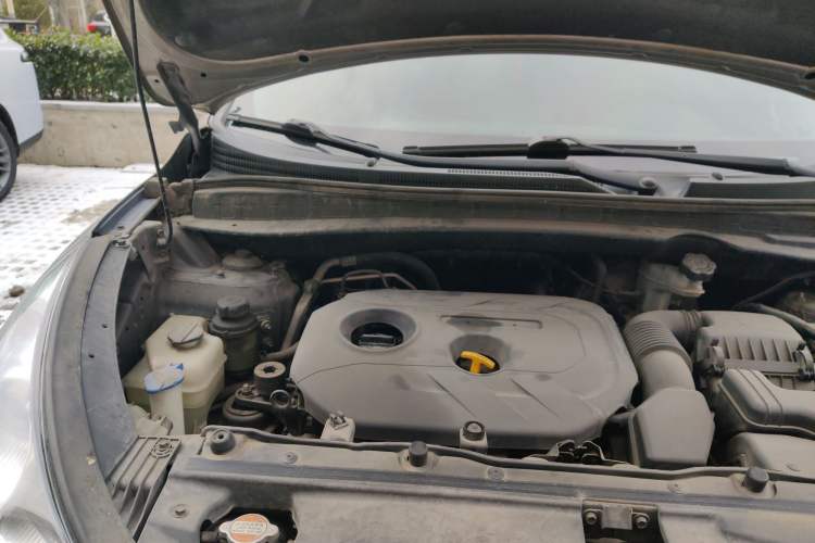 Used Hyundai ix35 2012 2.0L Automatic Two-Wheel Drive Elite Edition GLS Engine Bay Right