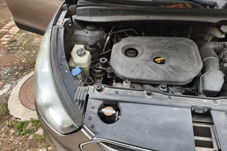 Used Hyundai ix35 2012 2.0L Automatic Two-Wheel Drive Elite Edition GLS Engine Bay Right
