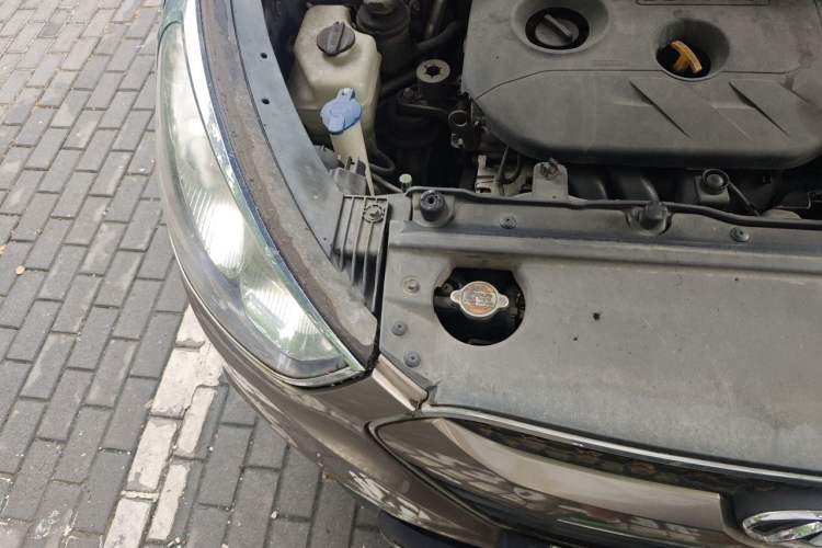 Used Hyundai ix35 2012 2.0L Automatic Two-Wheel Drive Elite Edition GLS Engine Bay Right