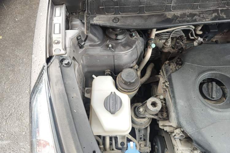 Used Hyundai ix35 2012 2.0L Automatic Two-Wheel Drive New Edition GL Engine Bay Right