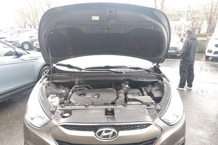 Used Hyundai ix35 2012 2.0L Automatic Two-Wheel Drive New Edition GL Engine Bay