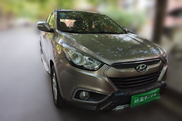 Used Hyundai ix35 2012 2.0L Automatic Two-Wheel Drive New Edition GL Front Right 45 Deg