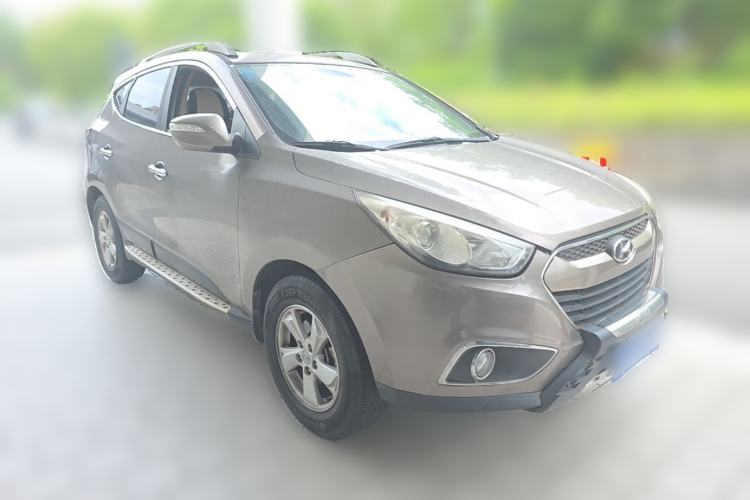 Used Hyundai ix35 2012 2.0L Automatic Two-Wheel Drive New Edition GL Front Right 45 Deg