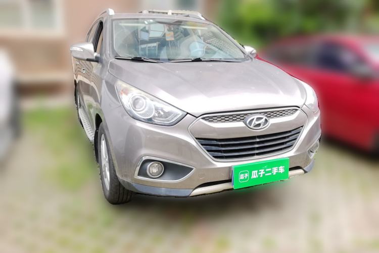 Used Hyundai ix35 2012 2.0L Automatic Two-Wheel Drive New Edition GL Front Right 45 Deg