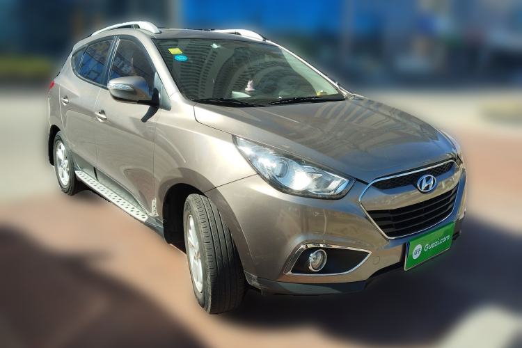 Used Hyundai ix35 2012 2.0L Automatic Two-Wheel Drive New Edition GL Front Right 45 Deg