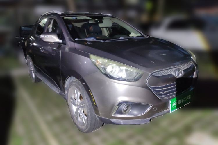 Used Hyundai ix35 2012 2.0L Automatic 4x4 Prestige Edition GLS Front Right 45 Deg