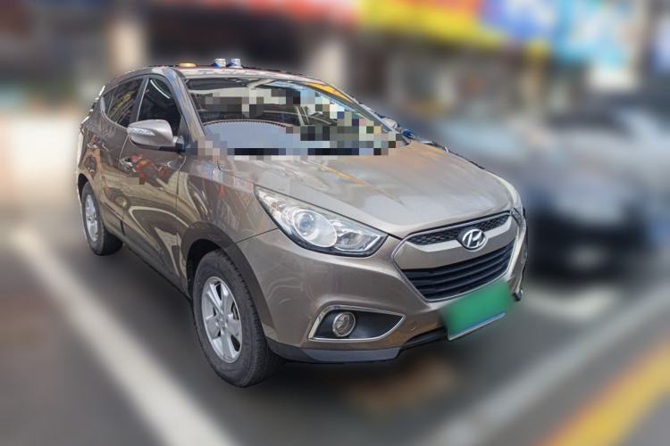 Used Hyundai ix35 2012 2.0L Manual Two-Wheel Drive New Edition GL Front Right 45 Deg