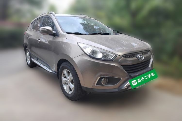 Used Hyundai ix35 2012 2.0L Manual Two-Wheel Drive New Edition GL Front Right 45 Deg