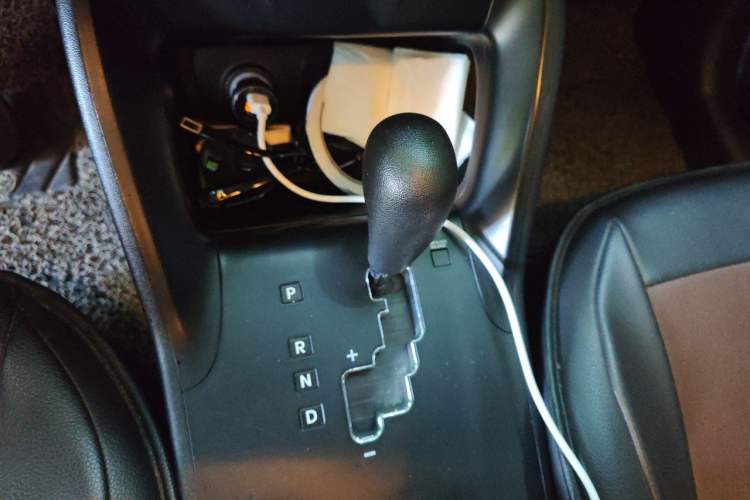 Used Hyundai ix35 2012 2.0L Automatic Two-Wheel Drive New Edition GL Gear Lever