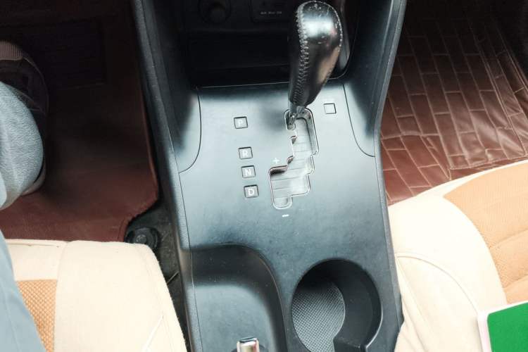 Used Hyundai ix35 2012 2.0L Automatic Two-Wheel Drive Elite Edition GLS Gear Lever