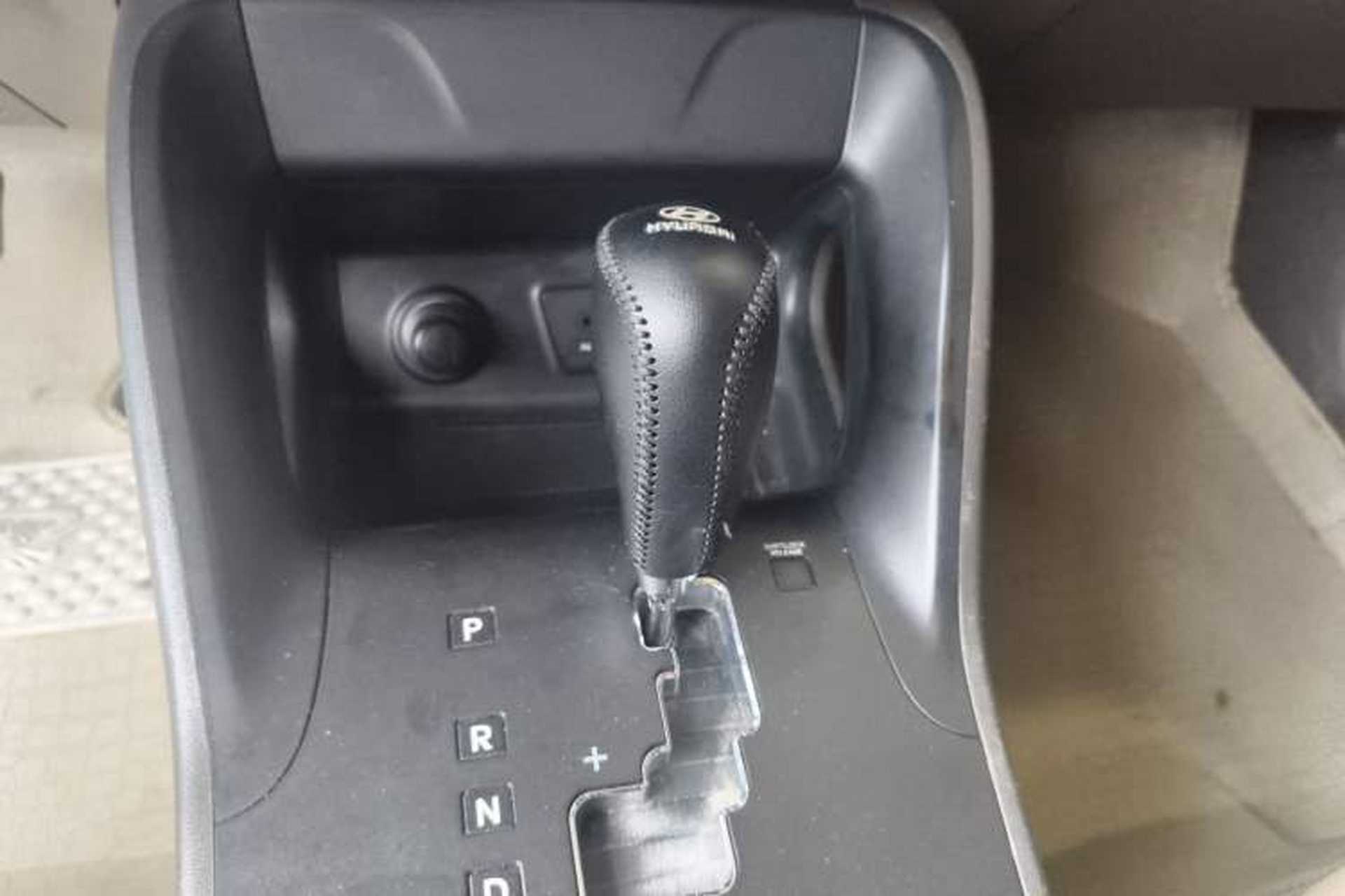 Used Hyundai ix35 2012 2.0L Automatic Two-Wheel Drive Elite Edition GLS Gear Lever