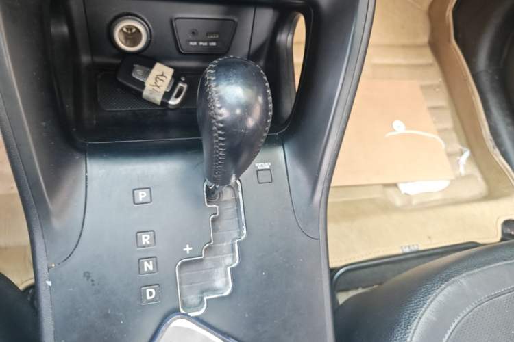 Used Hyundai ix35 2012 2.0L Automatic Two-Wheel Drive Elite Edition GLS Gear Lever
