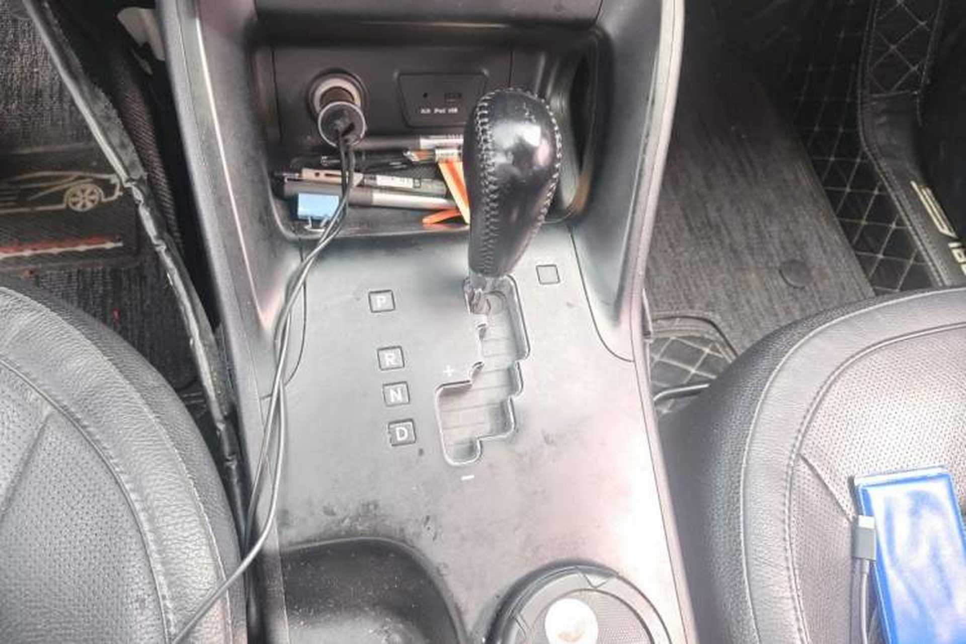 Used Hyundai ix35 2012 2.0L Automatic Two-Wheel Drive Elite Edition GLS Gear Lever