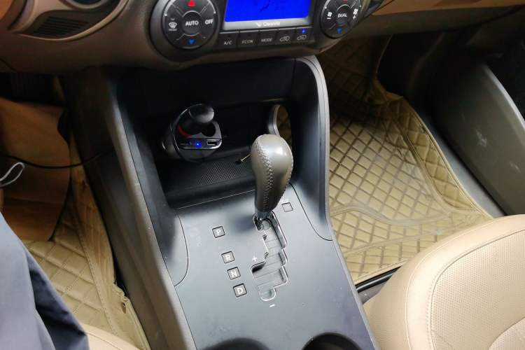 Used Hyundai ix35 2012 2.0L Automatic Two-Wheel Drive New Edition GL Gear Lever