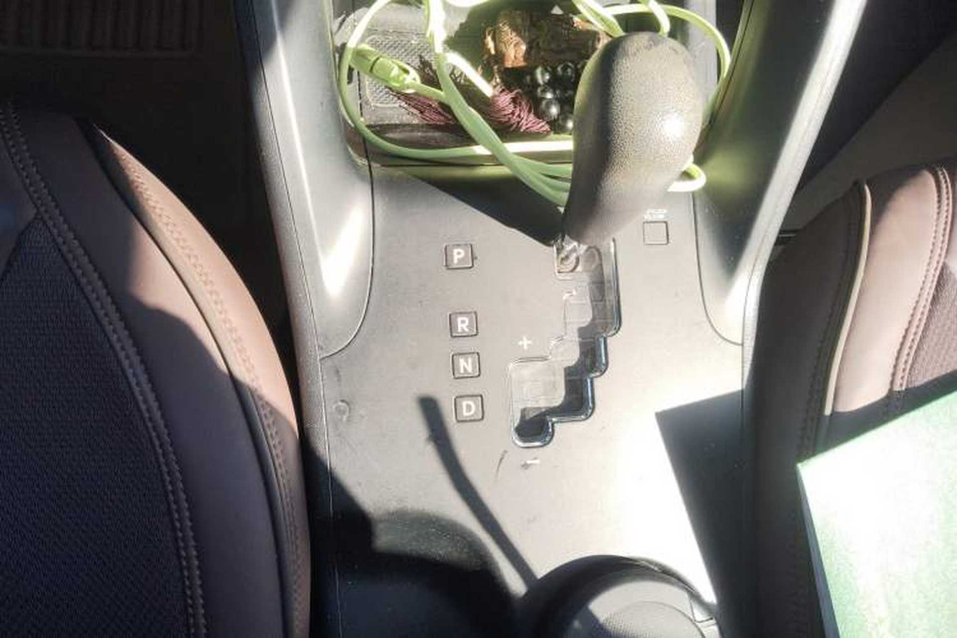 Used Hyundai ix35 2012 2.0L Automatic Two-Wheel Drive New Edition GL Gear Lever