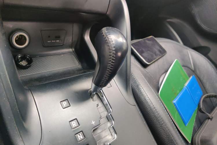 Used Hyundai ix35 2012 2.0L Automatic Two-Wheel Drive Elite Edition GLS Gear Lever