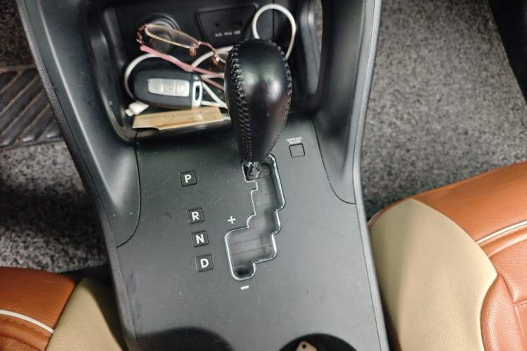Used Hyundai ix35 2012 2.0L Automatic Two-Wheel Drive Elite Edition GLS Gear Lever