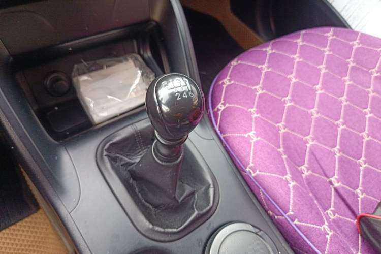 Used Hyundai ix35 2012 2.0L Manual Two-Wheel Drive New Edition GL Gear Lever