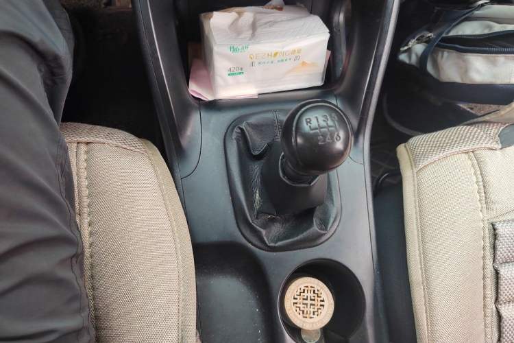 Used Hyundai ix35 2012 2.0L Manual Two-Wheel Drive New Edition GL Gear Lever