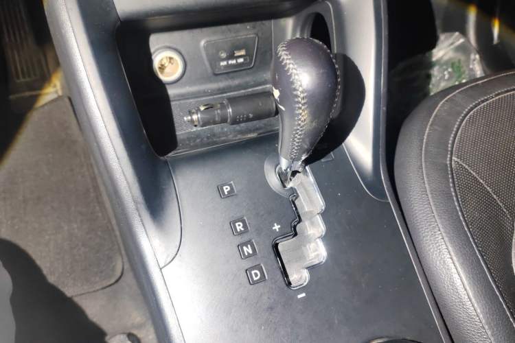 Used Hyundai ix35 2012 2.0L Automatic Two-Wheel Drive Elite Edition GLS Gear Lever