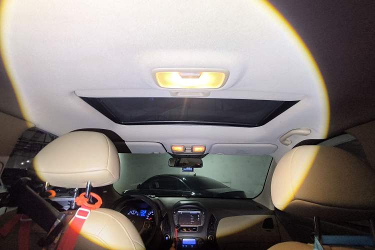 Used Hyundai ix35 2012 2.0L Automatic Two-Wheel Drive Elite Edition GLS Headliner