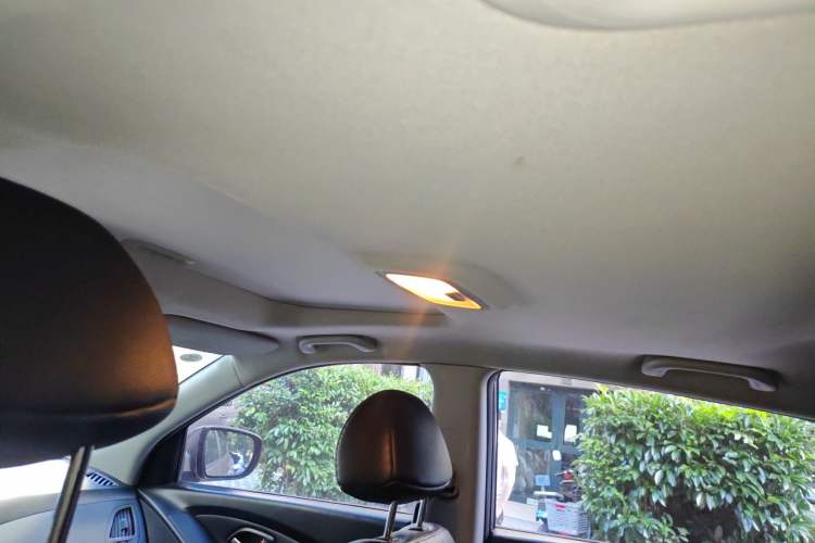 Used Hyundai ix35 2012 2.0L Automatic Two-Wheel Drive Elite Edition GLS Headliner