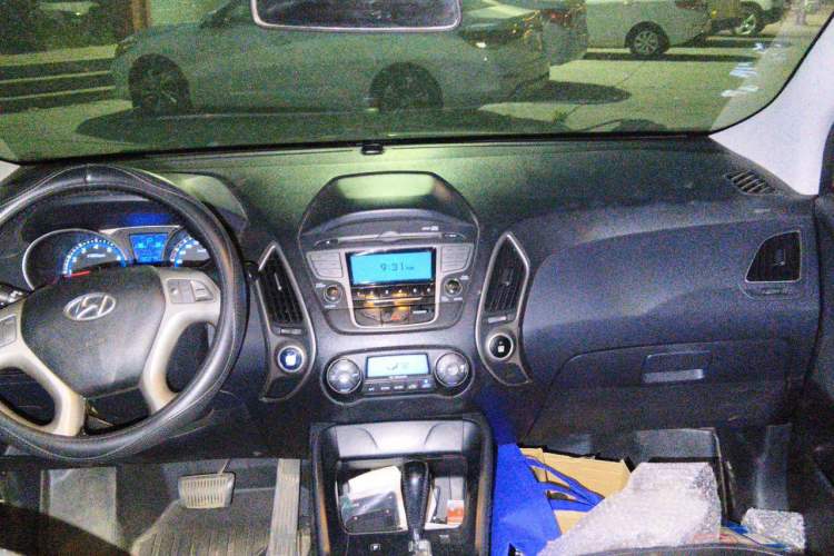 Used Hyundai ix35 2012 2.0L Automatic Two-Wheel Drive Elite Edition GLS Headliner