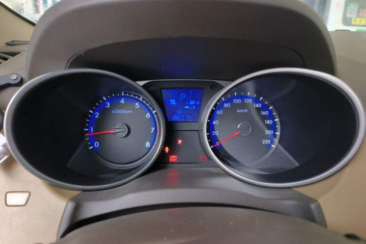 Used Hyundai ix35 2012 2.0L Automatic Two-Wheel Drive Elite Edition GLS Instrument Cluster