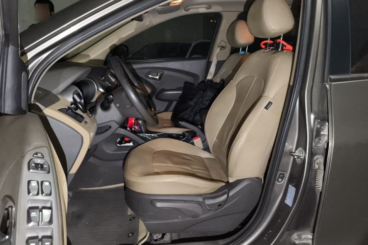 Used Hyundai ix35 2012 2.0L Automatic Two-Wheel Drive Elite Edition GLS Left Front Seat