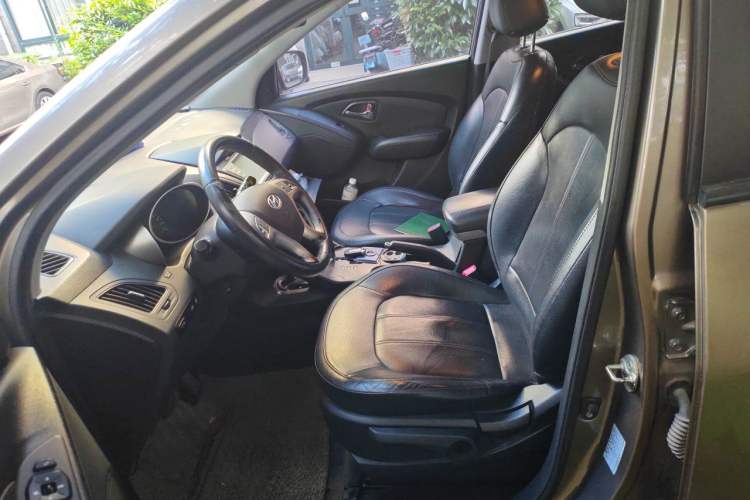Used Hyundai ix35 2012 2.0L Automatic Two-Wheel Drive Elite Edition GLS Left Front Seat