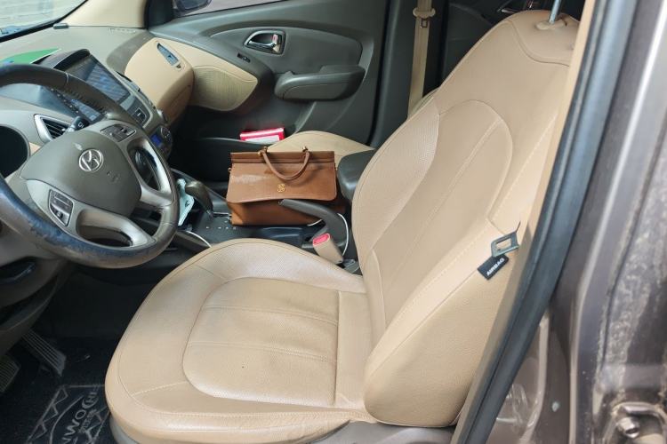 Used Hyundai ix35 2012 2.0L Automatic Two-Wheel Drive Elite Edition GLS Left Front Seat