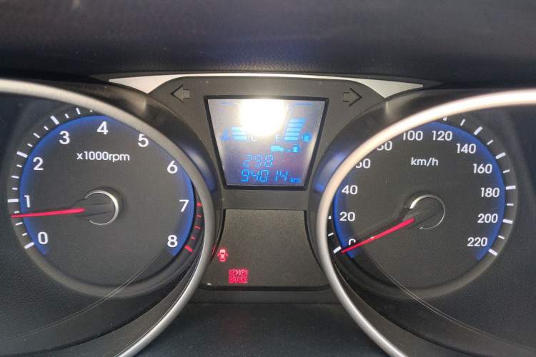 Used Hyundai ix35 2012 2.0L Automatic Two-Wheel Drive New Edition GL Odometer Close Up