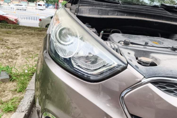 Used Hyundai ix35 2012 2.0L Automatic Two-Wheel Drive Elite Edition GLS Right Front Headlight