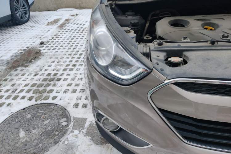 Used Hyundai ix35 2012 2.0L Automatic Two-Wheel Drive Elite Edition GLS Right Front Headlight