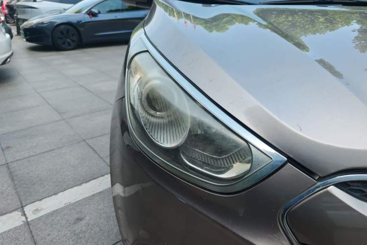 Used Hyundai ix35 2012 2.0L Automatic Two-Wheel Drive Elite Edition GLS Right Front Headlight