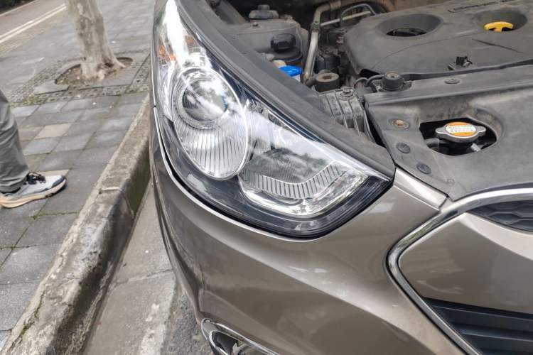 Used Hyundai ix35 2012 2.0L Automatic Two-Wheel Drive Elite Edition GLS Right Front Headlight