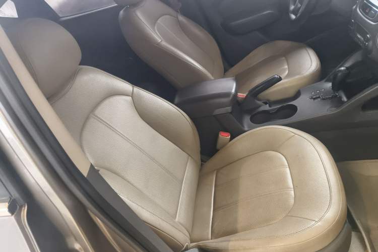 Used Hyundai ix35 2012 2.0L Automatic Two-Wheel Drive Elite Edition GLS Right Front Seat