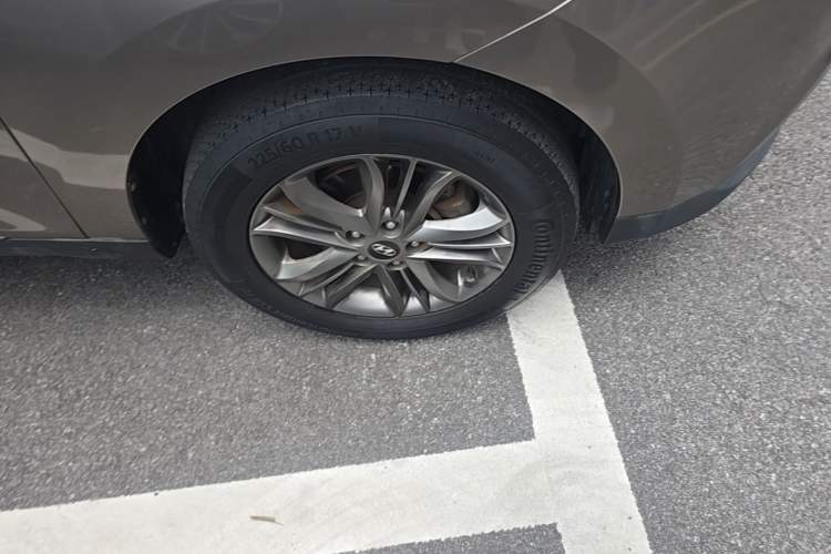 Used Hyundai ix35 2012 2.0L Automatic Two-Wheel Drive Elite Edition GLS Right Front Wheel Hub