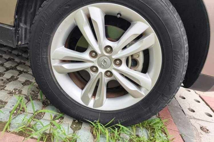 Used Hyundai ix35 2012 2.0L Automatic Two-Wheel Drive Elite Edition GLS Right Front Wheel Hub