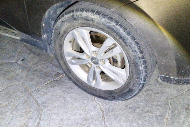 Used Hyundai ix35 2012 2.0L Automatic Two-Wheel Drive Elite Edition GLS Right Front Wheel Hub