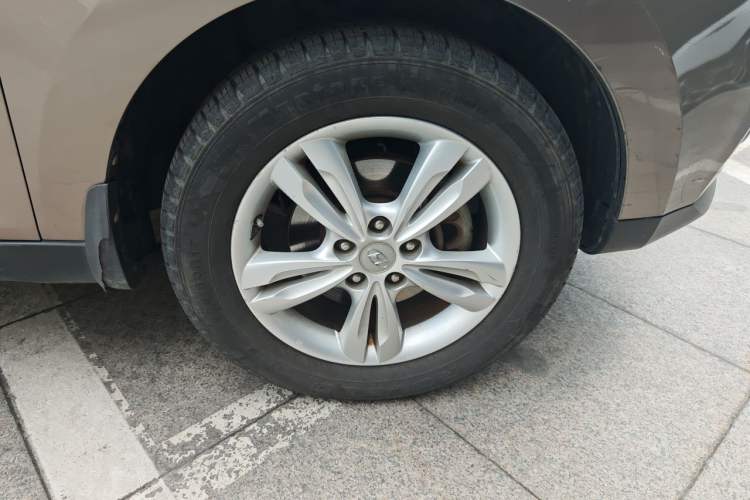 Used Hyundai ix35 2012 2.0L Automatic Two-Wheel Drive Elite Edition GLS Right Front Wheel Hub