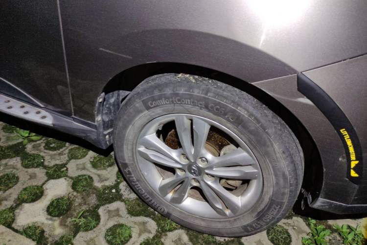 Used Hyundai ix35 2012 2.0L Automatic 4x4 Prestige Edition GLS Right Front Wheel Hub