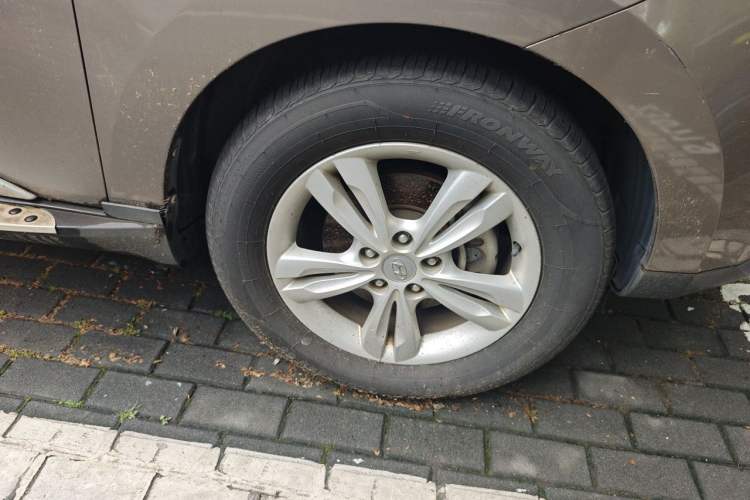 Used Hyundai ix35 2012 2.0L Automatic Two-Wheel Drive Elite Edition GLS Right Front Wheel Hub