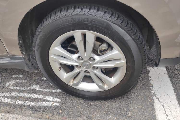 Used Hyundai ix35 2012 2.0L Automatic Two-Wheel Drive Elite Edition GLS Right Front Wheel Hub