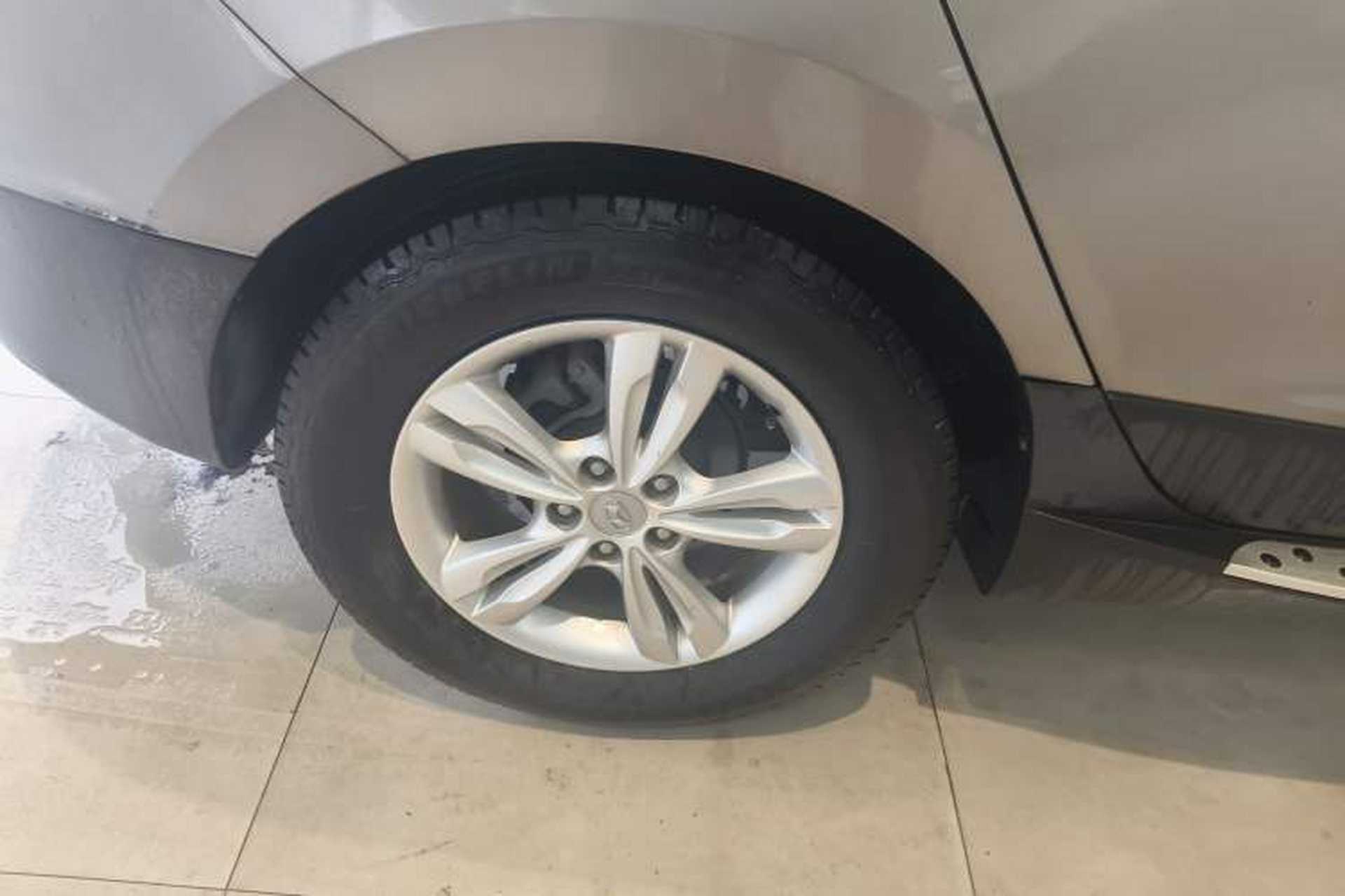 Used Hyundai ix35 2012 2.0L Automatic Two-Wheel Drive Elite Edition GLS Right Rear Wheel Hub