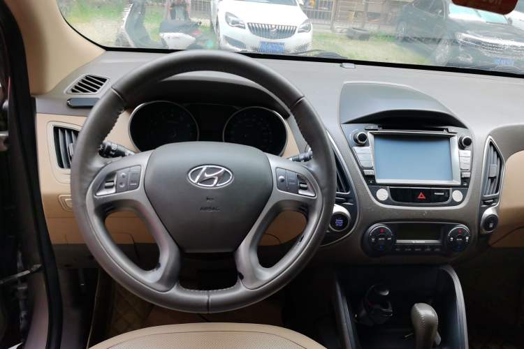 Used Hyundai ix35 2012 2.0L Automatic Two-Wheel Drive New Edition GL Steering Wheel