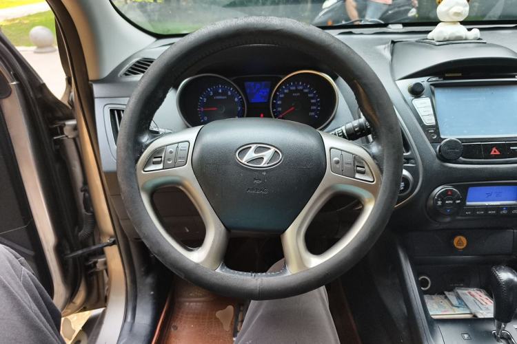 Used Hyundai ix35 2012 2.0L Automatic Two-Wheel Drive Elite Edition GLS Steering Wheel