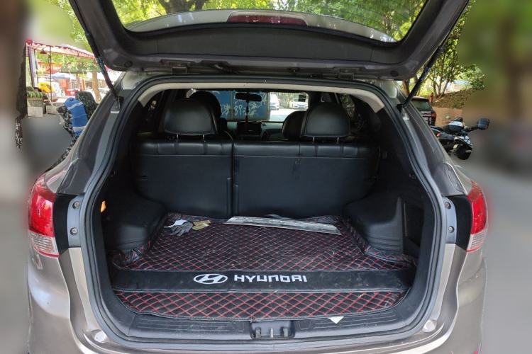 Used Hyundai ix35 2012 2.0L Automatic Two-Wheel Drive New Edition GL Trunk